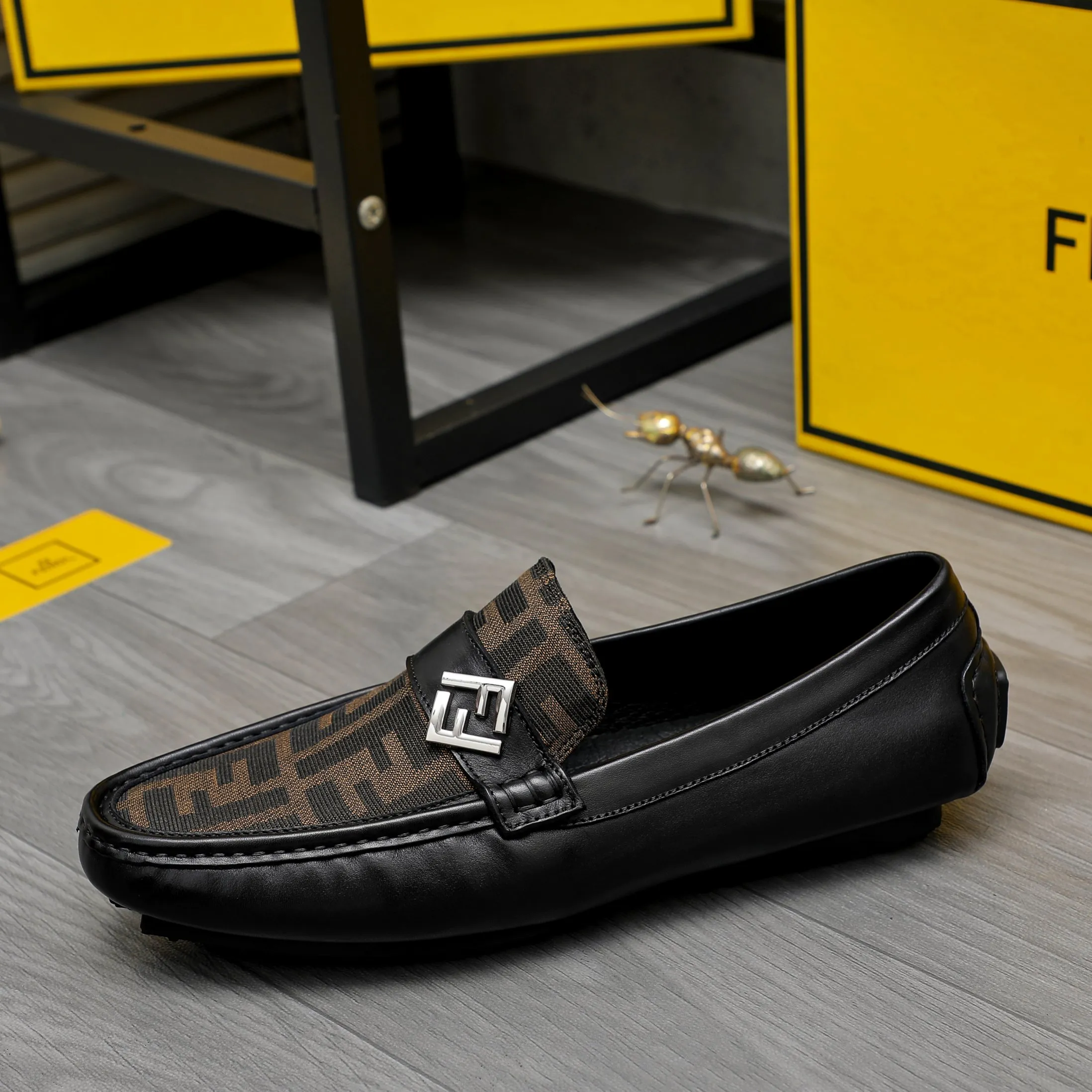 Men's shoes 💰400 Product trademark: FENDI "Fendi" casual slip-on shoes Regular size: 38-45 (45. Customized, non-returnable) Product materials: Selected breathable woven pattern stitching cowhide upper, pigskin lining, rubber outsole